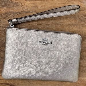 Coach Wristlet Gold